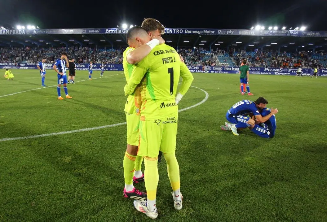 La SD Ponterradina no consigue el ascenso a segunda división al perder 0-1 contra el FC Andorra. Foto Peio García (11)