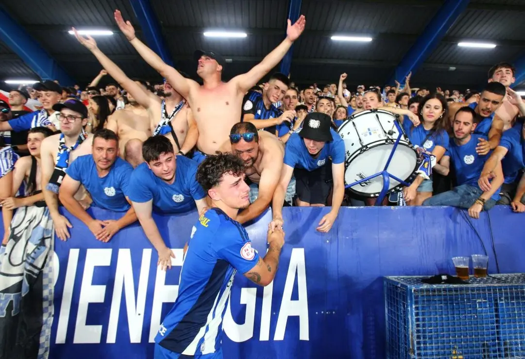 La SD Ponterradina no consigue el ascenso a segunda división al perder 0-1 contra el FC Andorra. Foto Peio García (15)