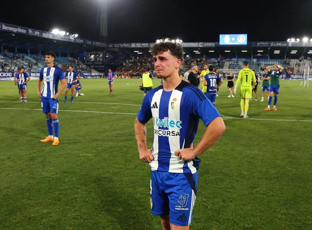 La SD Ponterradina no consigue el ascenso a segunda división al perder 0-1 contra el FC Andorra. Foto Peio García (16)