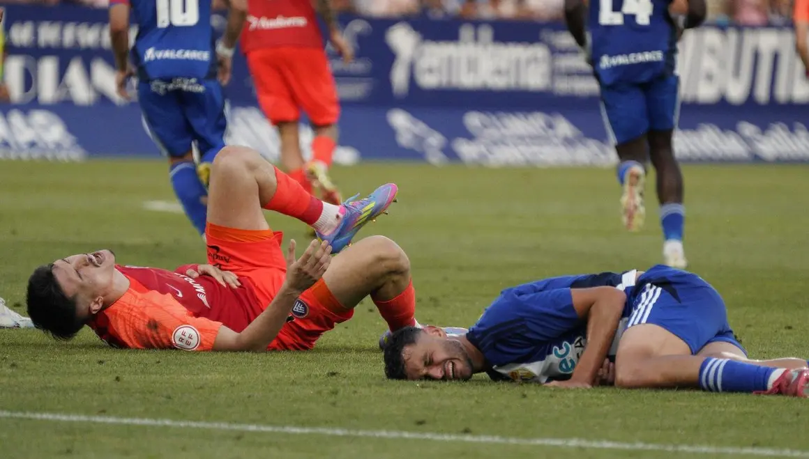 La SD Ponterradina no consigue el ascenso a segunda división al perder 0-1 contra el FC Andorra. Foto Peio García (18)