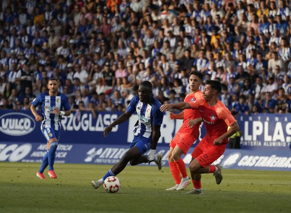La SD Ponterradina no consigue el ascenso a segunda división al perder 0-1 contra el FC Andorra. Foto Peio García (19)