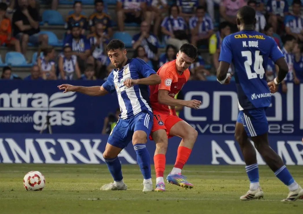 La SD Ponterradina no consigue el ascenso a segunda división al perder 0-1 contra el FC Andorra. Foto Peio García (20)