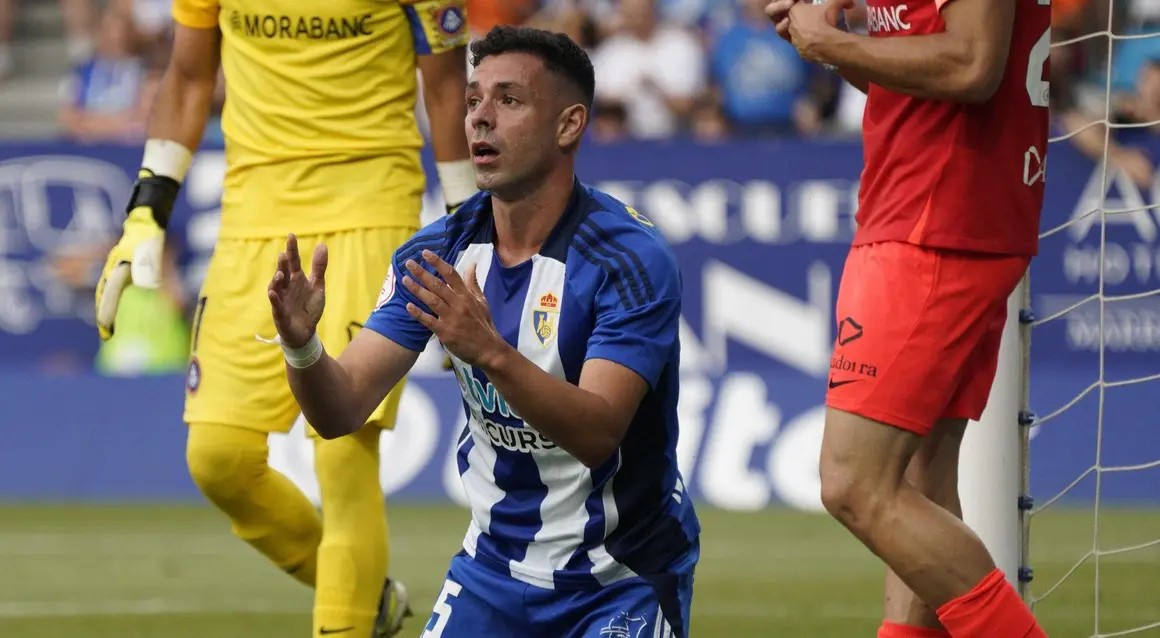 La SD Ponterradina no consigue el ascenso a segunda división al perder 0-1 contra el FC Andorra. Foto Peio García (24)