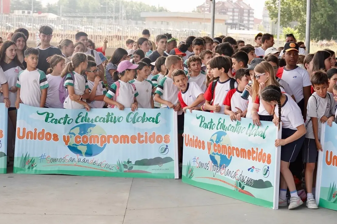 El alcalde de León, José Antonio Diez, asiste a la 4º Marcha Solidaria Pacto Educativo Global