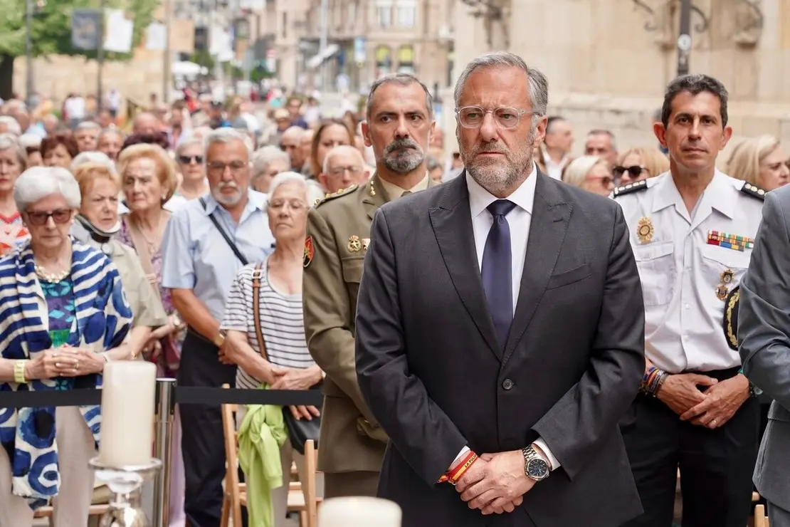 La corporación municipal de la capital leonesa, asiste a la tradicional misa de san Juan, que también contará con la presencia del presidente de las Cortes de Castilla y León, Carlos Pollán