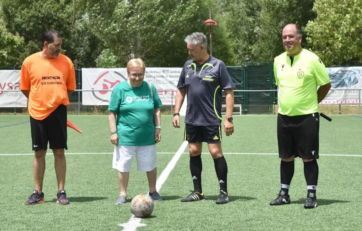 El campo del CD Puente Castro  se convirtió días atrás en mucho más que un escenario deportivo: fue el epicentro de una jornada solidaria que demostró que el fútbol veterano también puede cambiar vidas. en este caso luchando frente a la ELA.