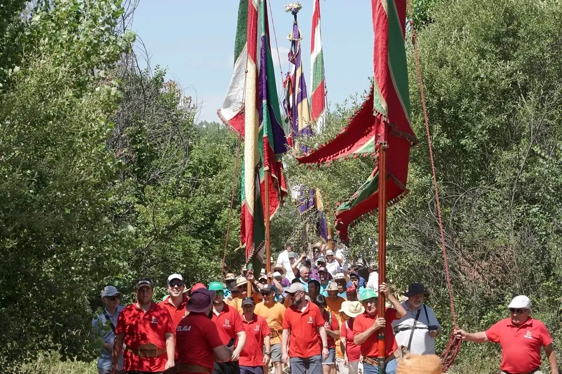Celebración de la II Concentración de Pendones de Oteruelo de la Valduerna.