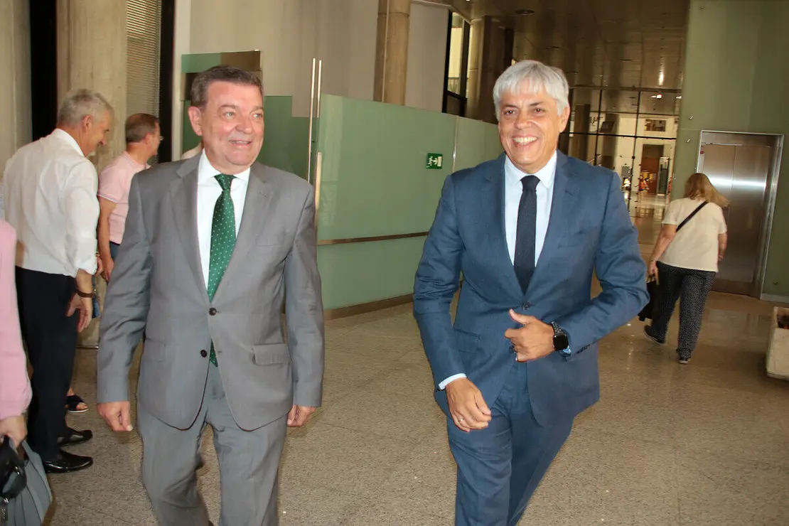 El consejero de la Presidencia, Luis Miguel González Gago, presenta el sistema de autoevaluación de calidad de las Delegaciones Territoriales de la Junta de Castilla y León, acompañado por el delegado territorial, Eduardo Diego