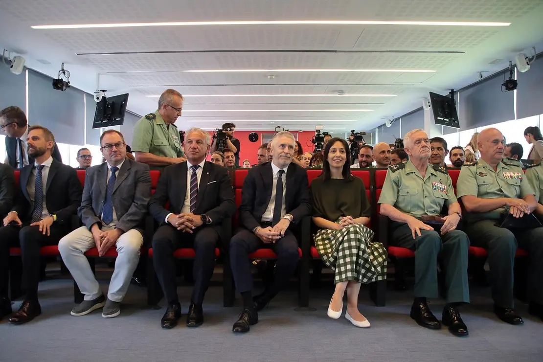 El ministro del Interior, Fernando Grande-Marlaska, presenta el sistema de denuncia telemática de la Guardia Civil en el Incibe. Foto: Peio García
