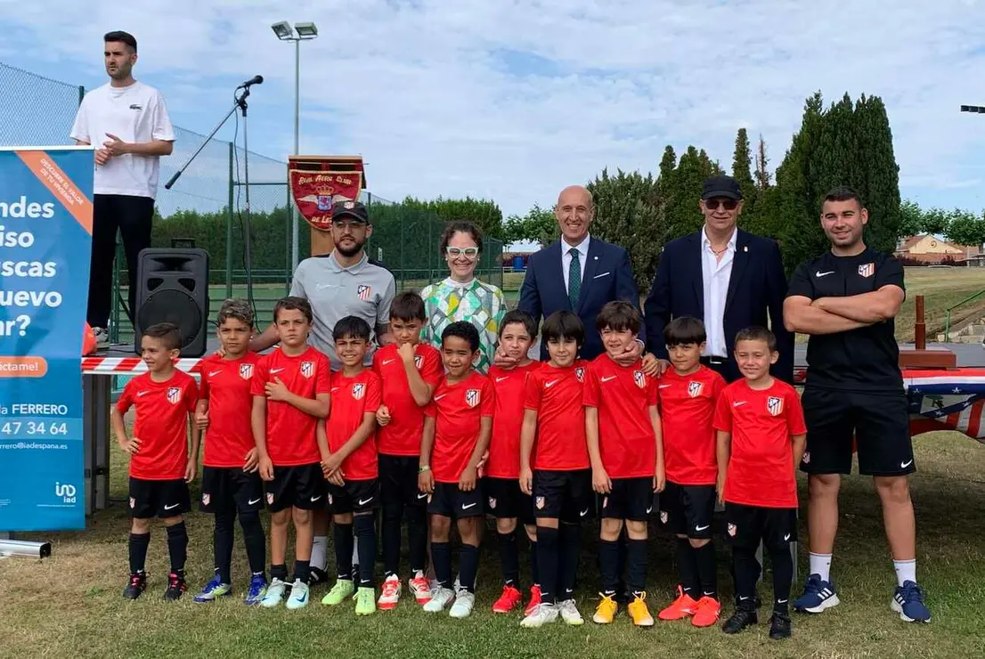 El Aero Club de León ha sido el escenario esta semana del primer Campus de la Academia Atlético de Madrid, una iniciativa deportiva que ha reunido a 150 niños y niñas que han tenido la oportunidad de aprender y entrenar siguiendo la metodología oficial del club colchonero.