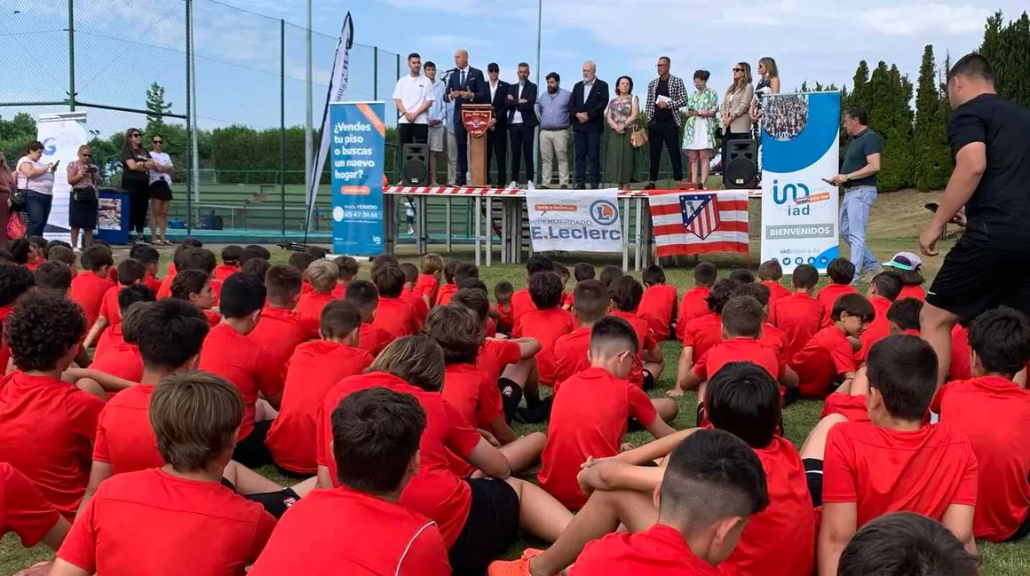 El Aero Club de León ha sido el escenario esta semana del primer Campus de la Academia Atlético de Madrid, una iniciativa deportiva que ha reunido a 150 niños y niñas que han tenido la oportunidad de aprender y entrenar siguiendo la metodología oficial del club colchonero.