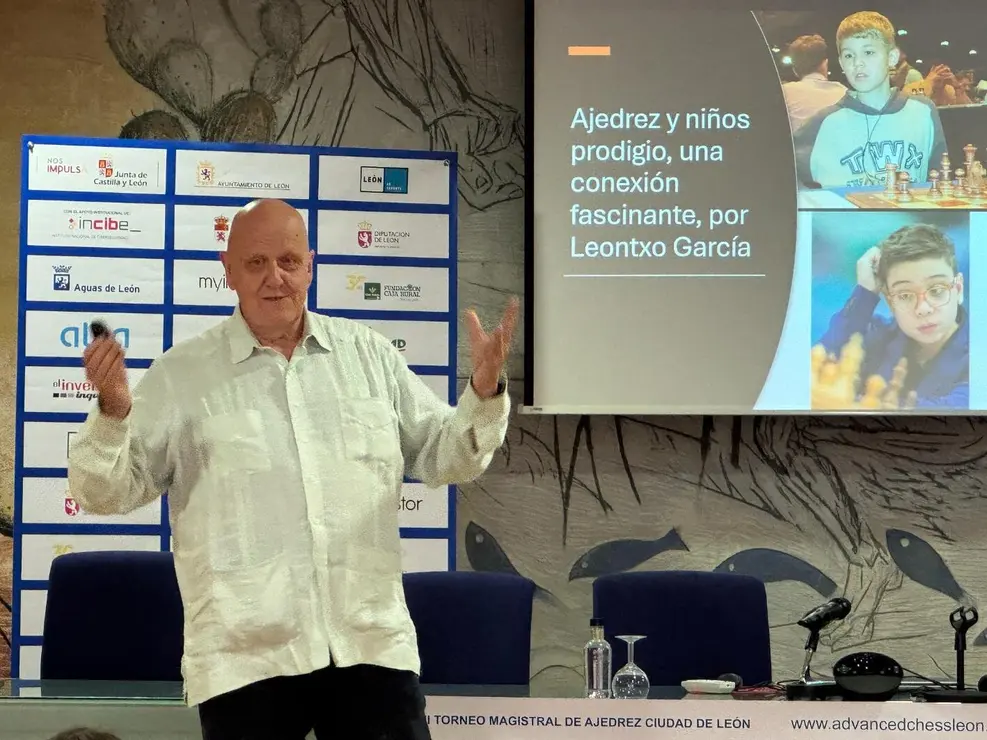 Leontxo García impartió una coferencia este sábado sobre Faustino Oro. Foto: Luque