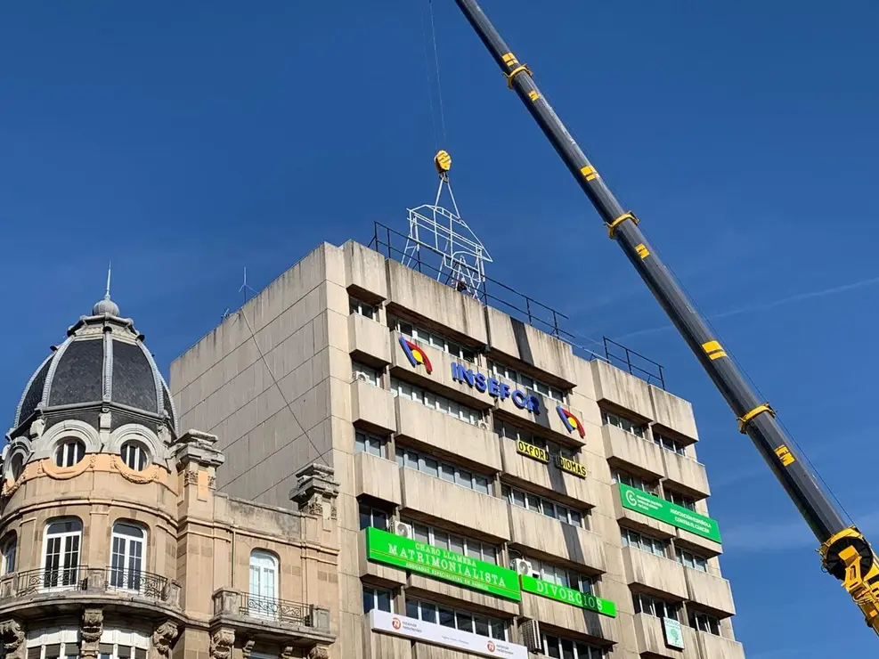 La gran publicidad que corona el Complejo Santo Domingo cambia para actualizarse este domingo.