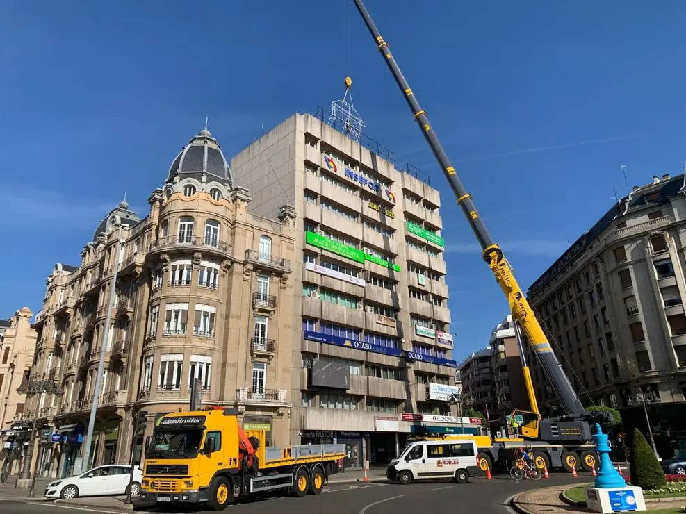 La gran publicidad que corona el Complejo Santo Domingo cambia para actualizarse este domingo.