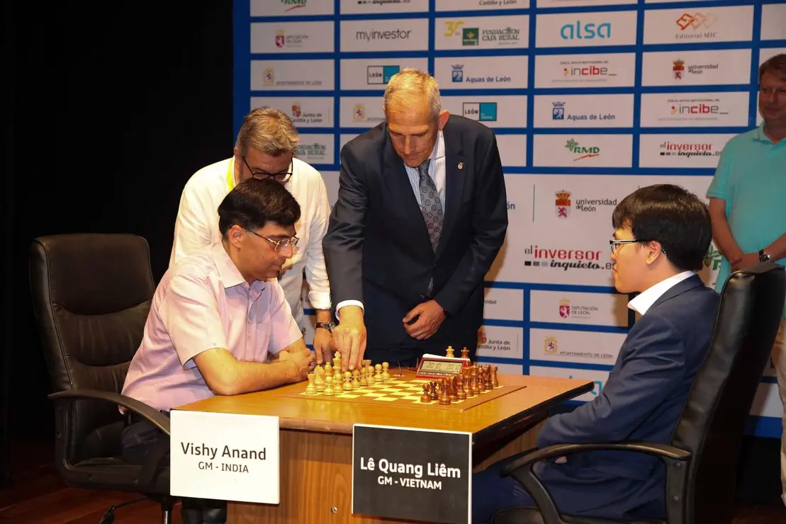 Lê Quang Liêm vence al pentacampeón mundial Anand y se proclama campeón del XXXVIII Magistral de Ajedrez de León. Foto: Luque