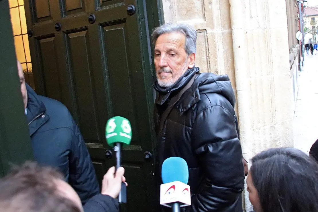 El Tribunal Supremo ha confirmado la condena de 16 años y 11 meses de cárcel impuesta a Pedro Muñoz Fernández, exconcejal del Ayuntamiento de Ponferrada, por un caso de extrema violencia de género cometido contra su entonces esposa, Raquel Díaz Álvarez. En las fotografías, imágenes de las sesiones del juicio. Fotos: Peio García