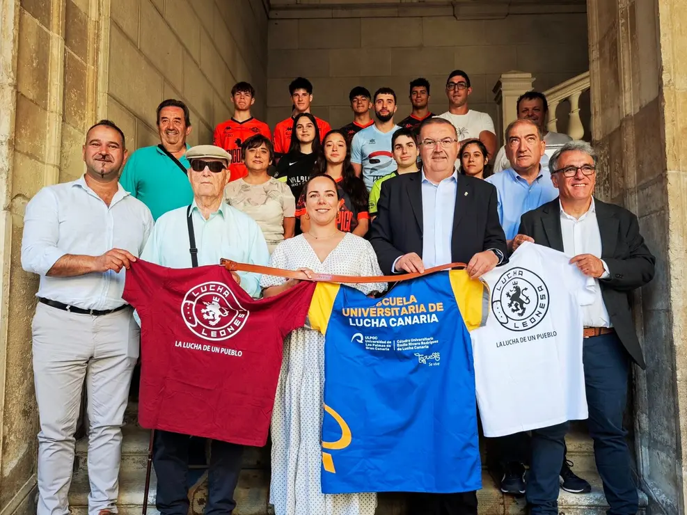 Ayuntamiento y Diputación reciben a luchadores y autoridades en el marco del Congreso Internacional de Artes Marciales y Deportes de Combate