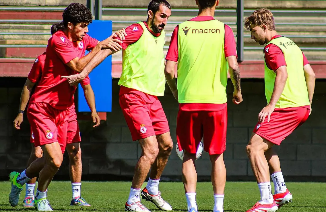 La Cultural Leonesa se prepara lejos del Reino con seis amistosos confirmados. El conjunto leonés afrontará toda su pretemporada como visitante por las obras en el césped del estadio; el 6 de agosto disputará dos partidos en la misma jornada. Fotos: CyDLeonesa