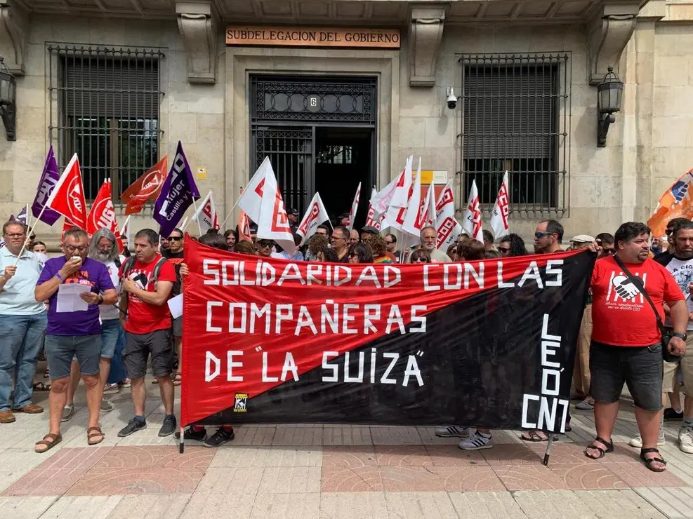 Concentración en apoyo a la liberación de las '6 de la Suiza' este viernes en León. Foto: A.F.R.