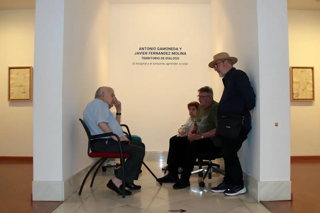 El Centro Leonés de Arte acoge la muestra ‘Antonio Gamoneda y Javier Fernández de Molina, territorio de diálogo’. Foto: Peio García