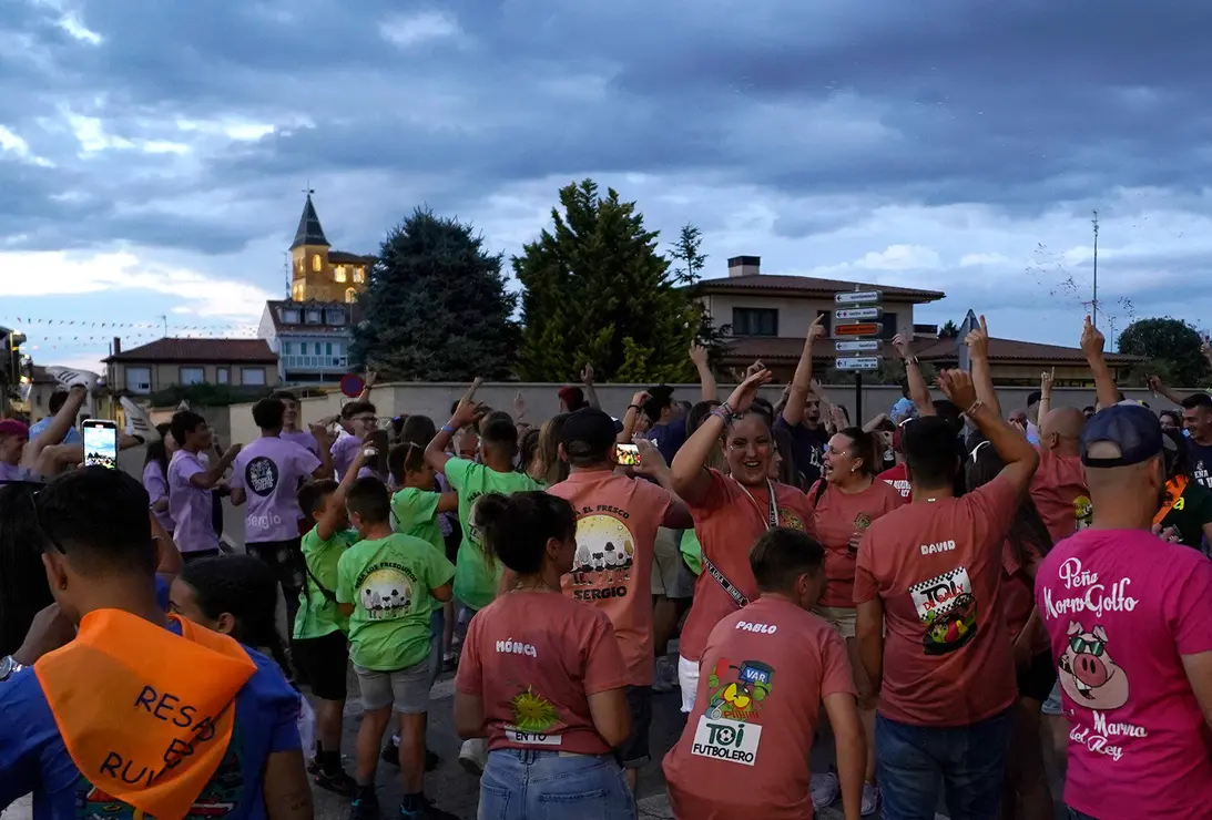 Las peñas de Santa Marina del Rey encienden los fogones de las XVI Jornadas Gastronómicas del Ajo.