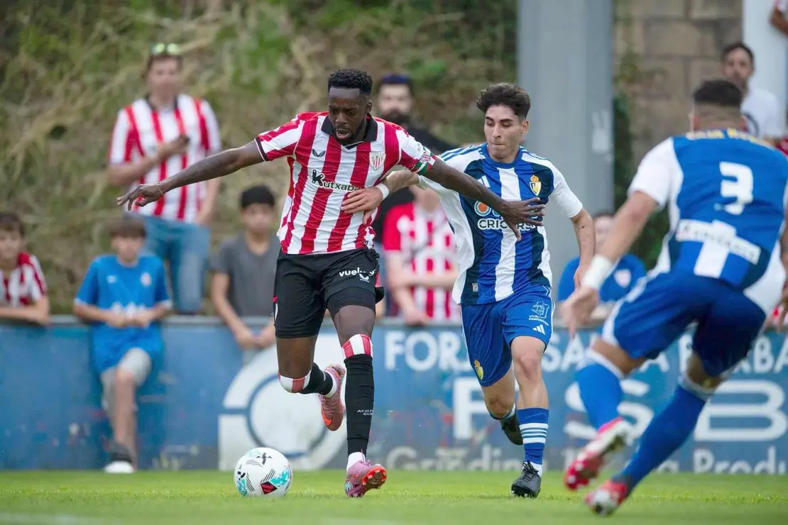 La SD Ponferradina ofreció una imagen competitiva este sábado en el estadio de Urritxe (Amorebieta), donde cayó por 1-0 frente al Athletic Club de Bilbao en su segundo partido de preparación veraniega.