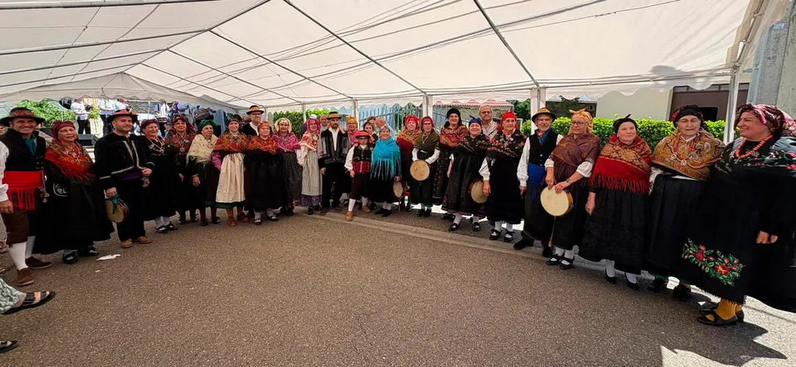 grupos-folclóricos-cepedanos-animaron-con-cantos-y-bailes-las-celebraciones-del-XXV-aniversario