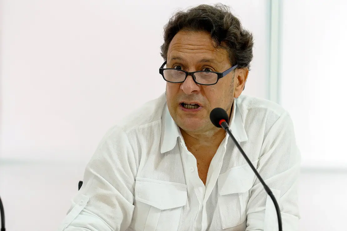 Los miembros de la Secretaría Ejecutiva del PSOE de León, Miguel Ángel Sánchez y Lucía de Castro, ofrecen una rueda de prensa