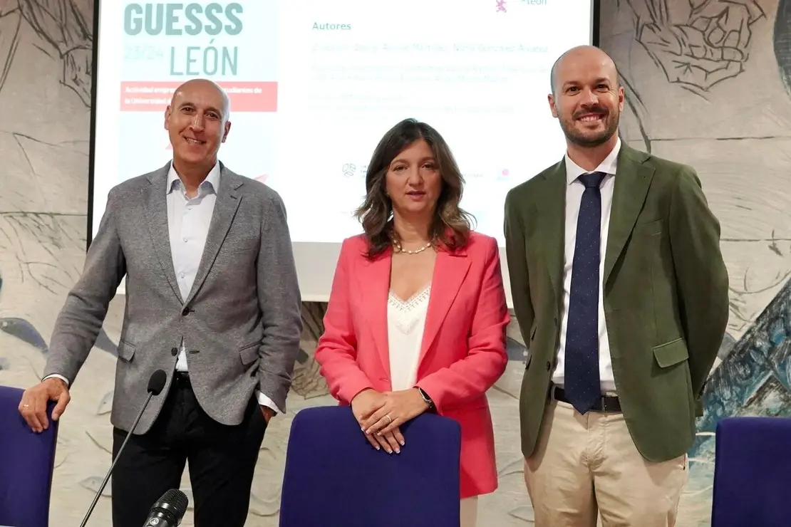 La rectora de la Universidad de León, Nuria González, acompañada por el alcalde de León, José Antonio Diez, presenta el Informe Guess León 2023/2024 que analiza la actividad emprendedora de los estudiantes de la Universidad de León