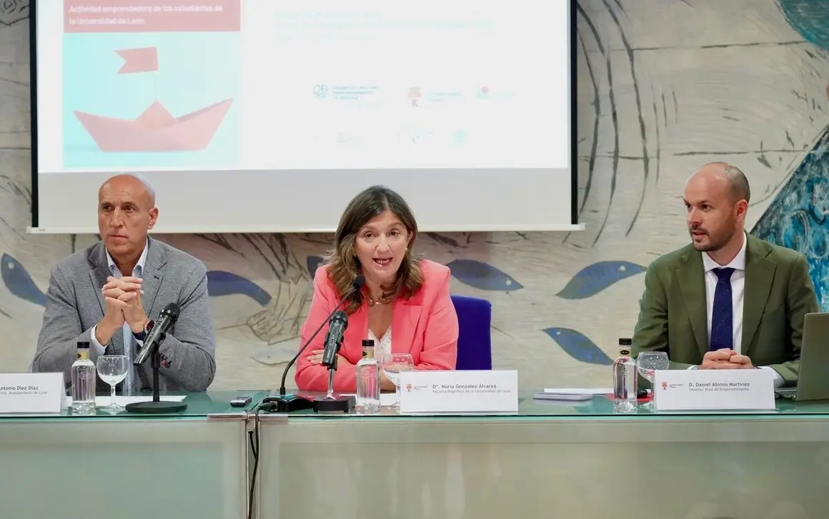 La rectora de la Universidad de León, Nuria González, acompañada por el alcalde de León, José Antonio Diez, presenta el Informe Guess León 2023/2024 que analiza la actividad emprendedora de los estudiantes de la Universidad de León