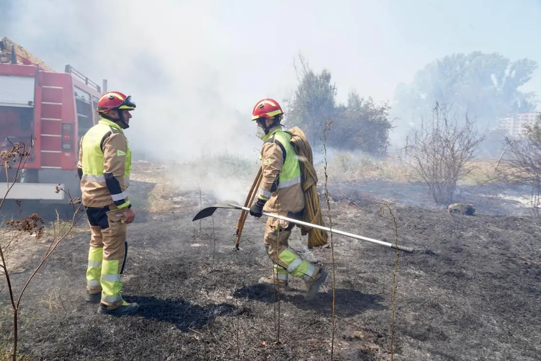 Imagen de un segundo incendio desatado este miércoles en la zona de Armunia.