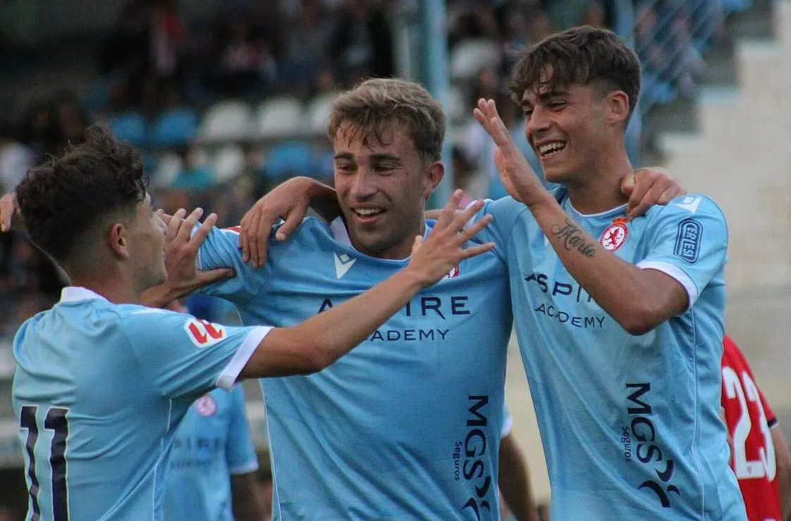 Primer encuentro de pretemporada de la nueva Cultural y Deportiva Leonesa en su puesta a punto para el regreso a la Segunda División. Partido de muchas pruebas en el que el resultado ha sido lo menos importante. El equipo deja buenas sensaciones ante el filial del Athletic de Bilbao.