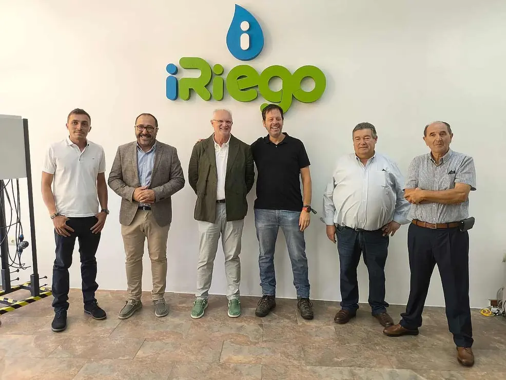 La empresa iRiego New Generation SL ha inaugurado este jueves su oficina en Tordesillas en el número 12 de la calle Federico Riera Marsá. Con esta apertura, la compañía continúa su expansión y su compromiso con la generación de valor y de nuevas oportunidades para los agricultores y el mundo rural.