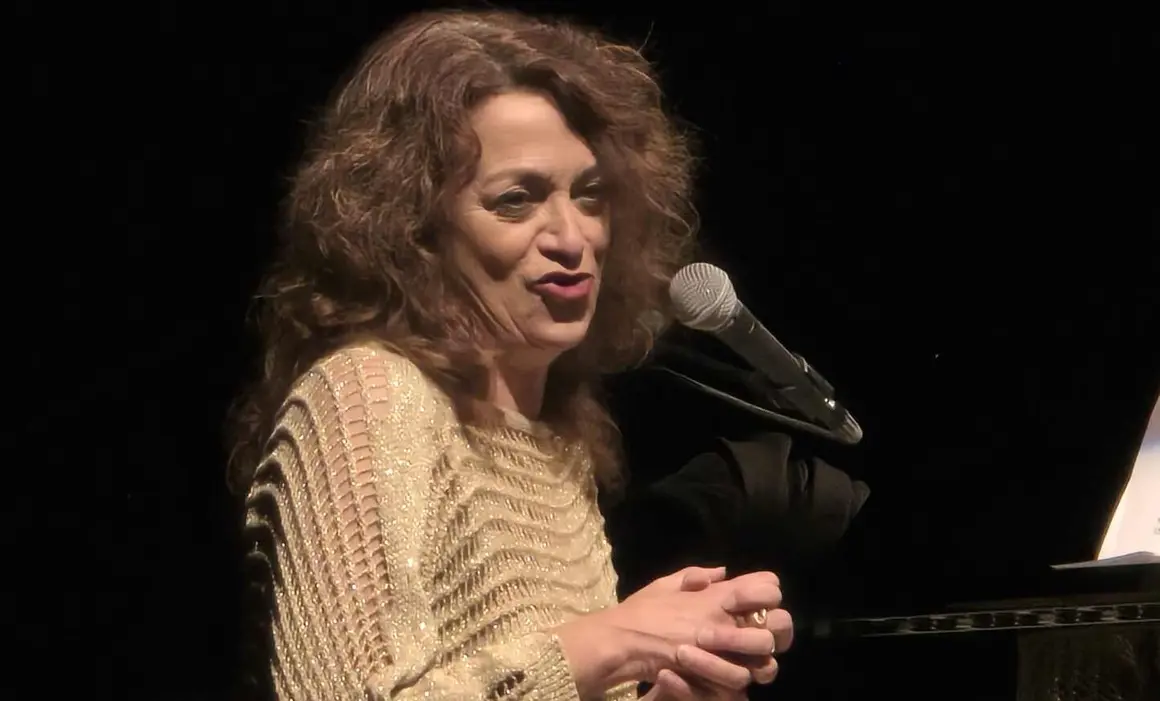 Carmen Paris (5)