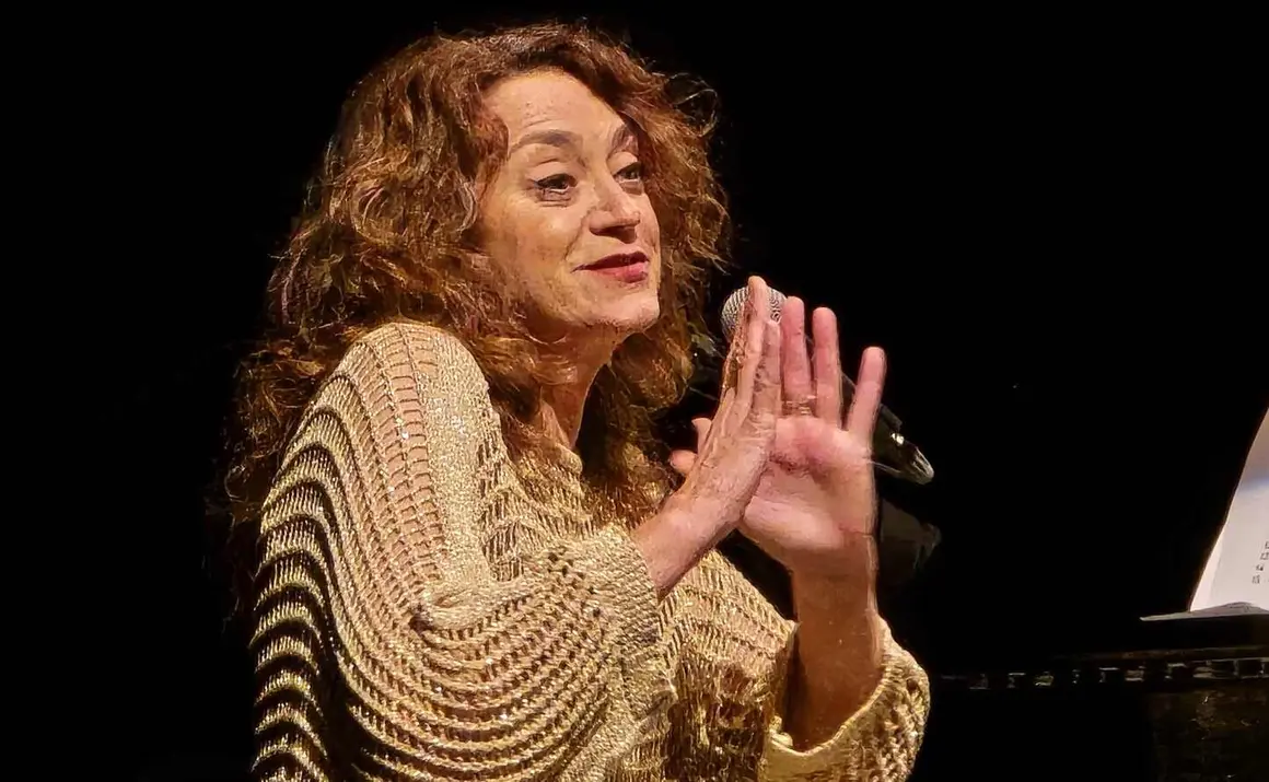 Carmen Paris (6)