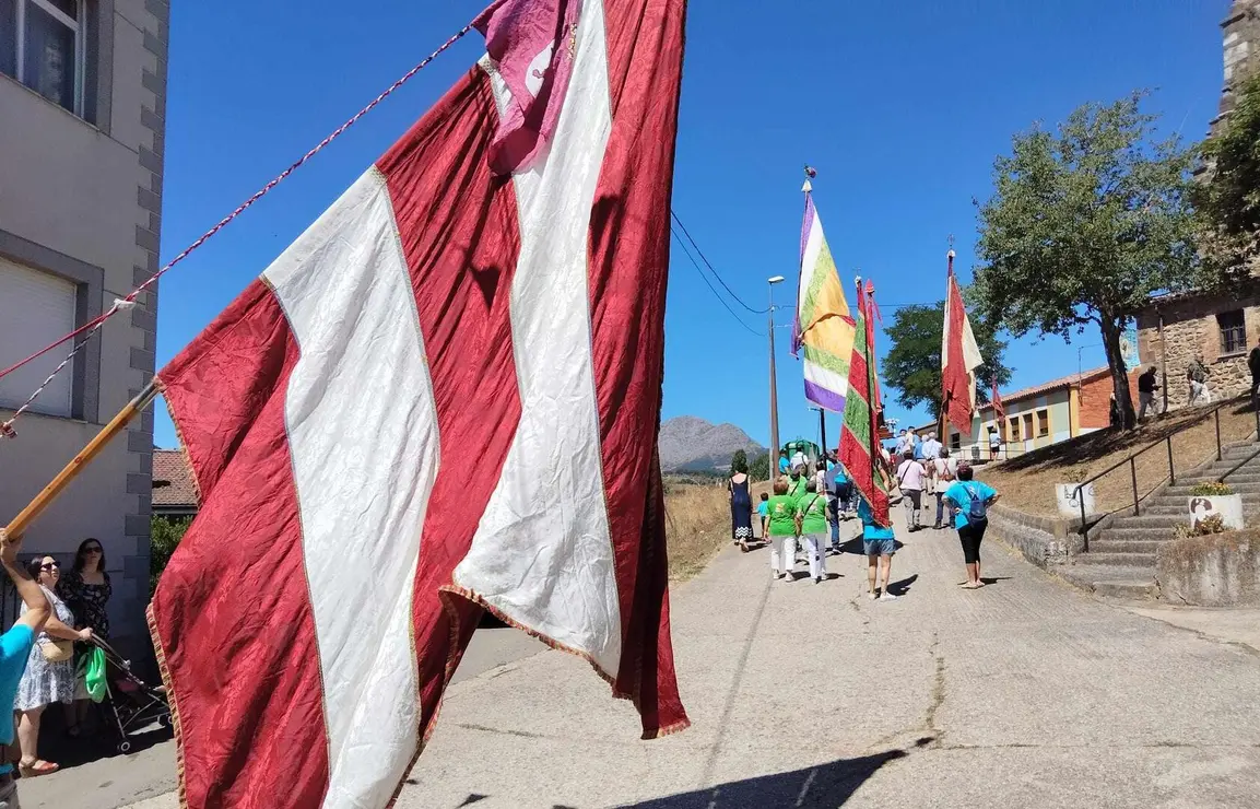La misa y el desfile de pendones marcaron el día grande en honor a Santiago Apóstol.