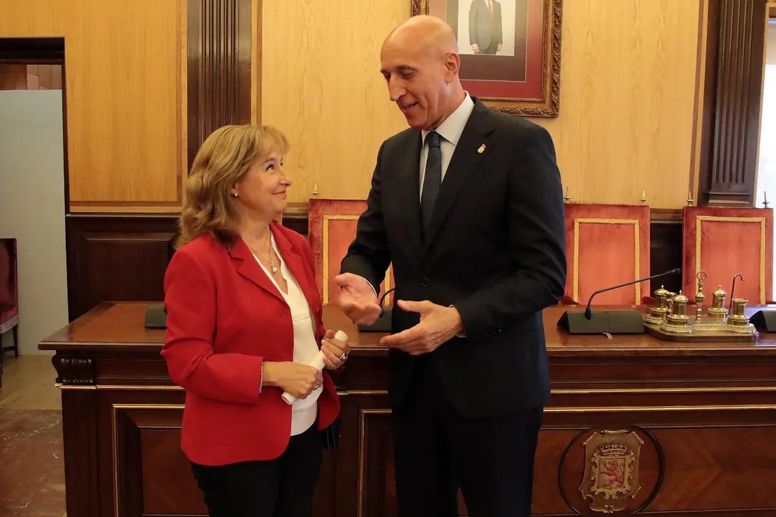 León revive su historia jurídica con la lectura de los Fueros y Ana del Ser como mantenedora (11)