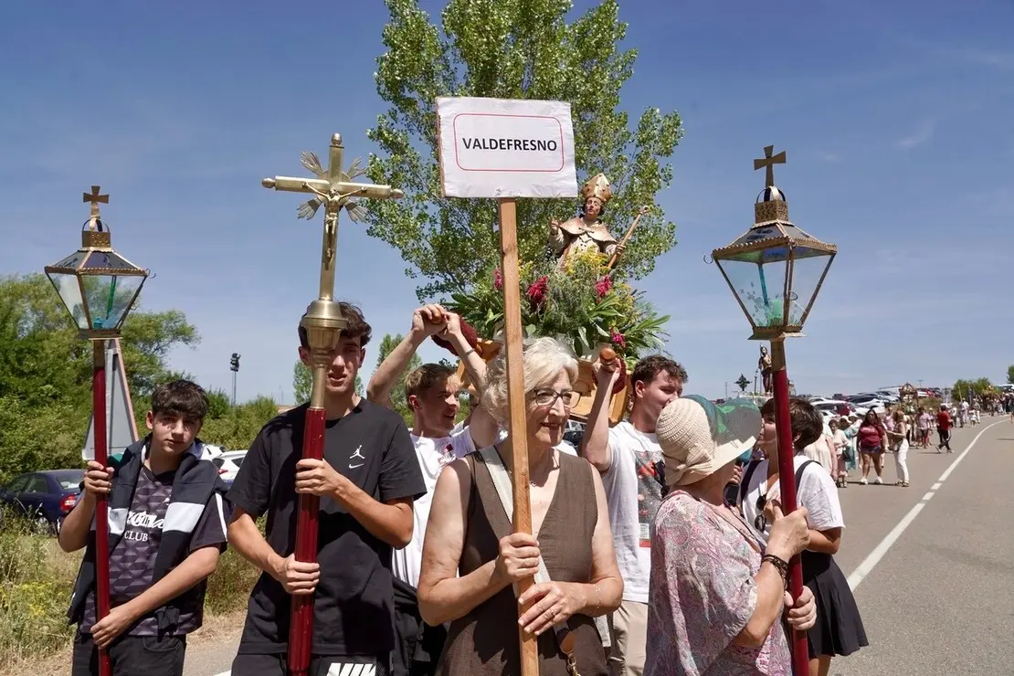 Celebración de la XXXII Fiesta de la Sobarriba, con la procesión de los Santos Patronos de cada localidad del municipio de Valdefresno.