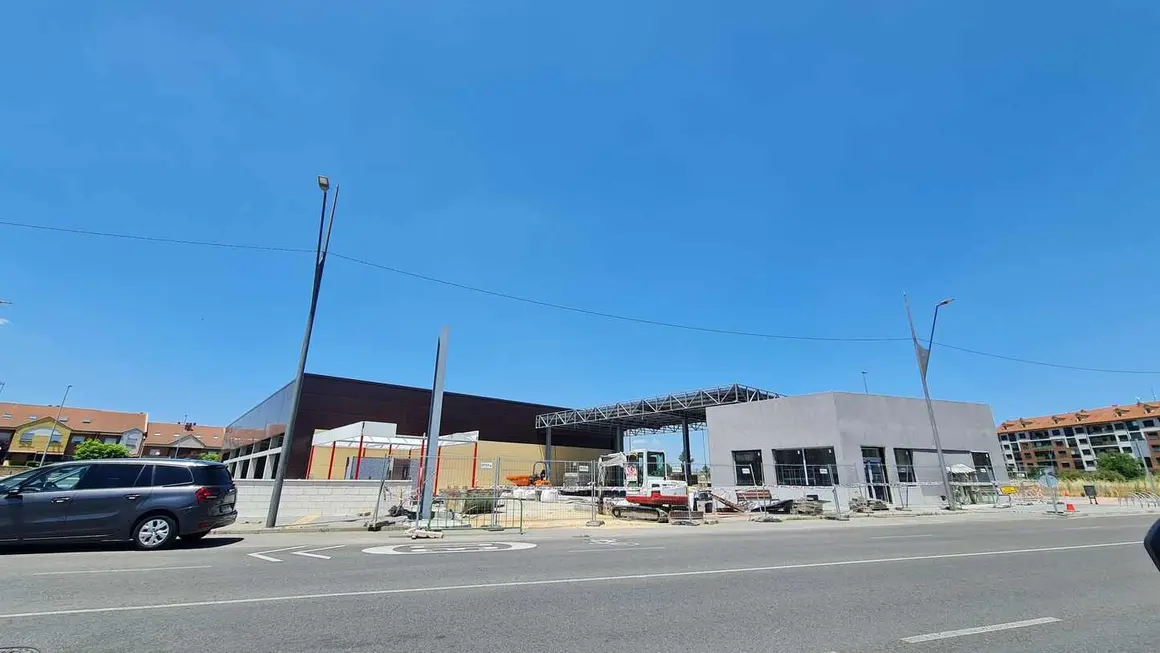 Supermercado y gasolinera en San Andrés (1)
