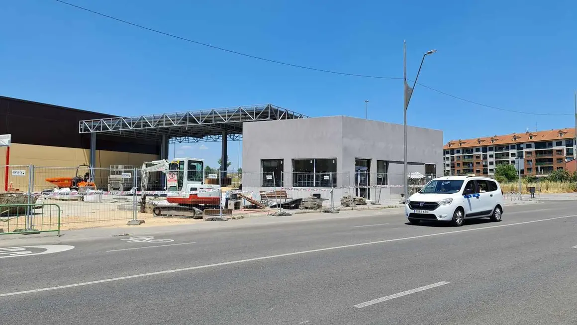 Supermercado y gasolinera en San Andrés (6)