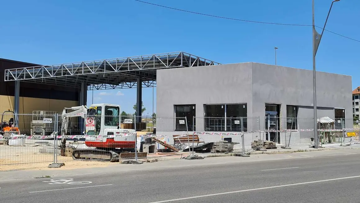 Supermercado y gasolinera en San Andrés (7)