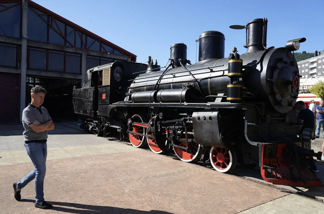 Traslado de la locomotora PV 31 de Ponferrada a los Talleres Ferroviarios de Villablino (León)