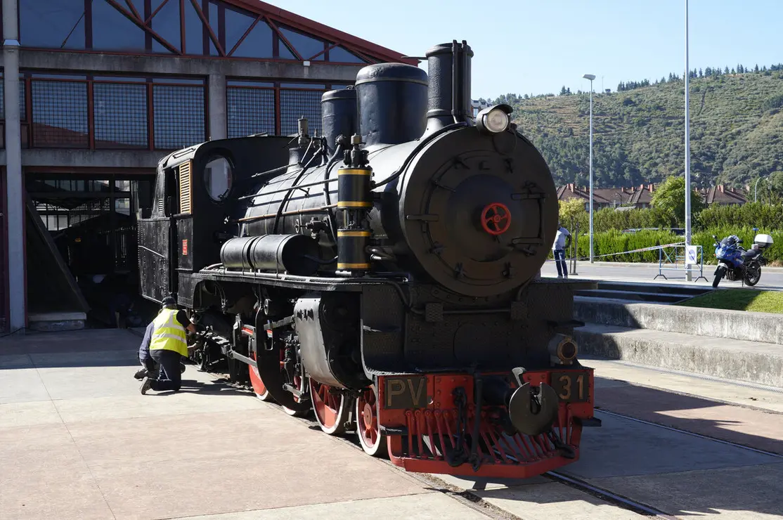 Traslado de la locomotora PV 31 de Ponferrada a los Talleres Ferroviarios de Villablino (León)