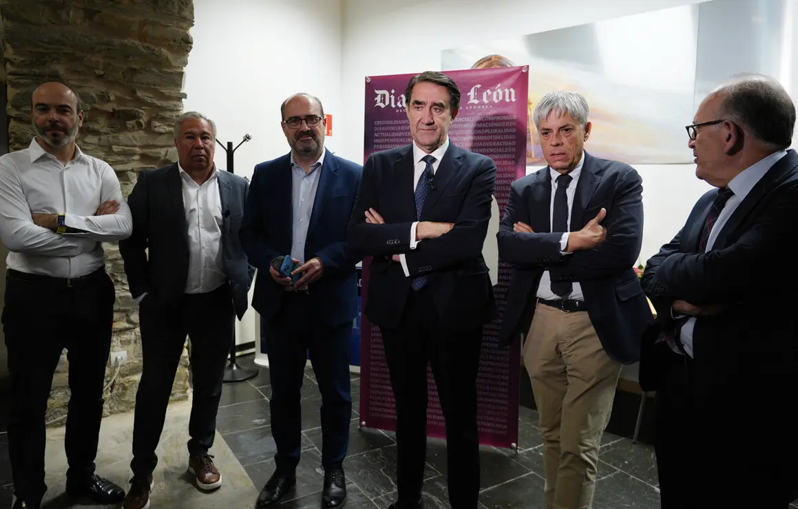 El consejero de Medio Ambiente, Vivienda y Ordenación del Territorio de la Junta de Castilla y León, Juan Carlos Suárez-Quiñones, inaugura la jornada 'Claves de futuro: Transición energética, industria y redes' organizada por Diario de León