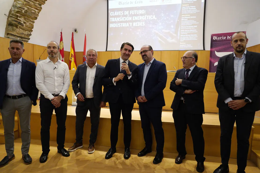 El consejero de Medio Ambiente, Vivienda y Ordenación del Territorio de la Junta de Castilla y León, Juan Carlos Suárez-Quiñones, inaugura la jornada 'Claves de futuro: Transición energética, industria y redes' organizada por Diario de León