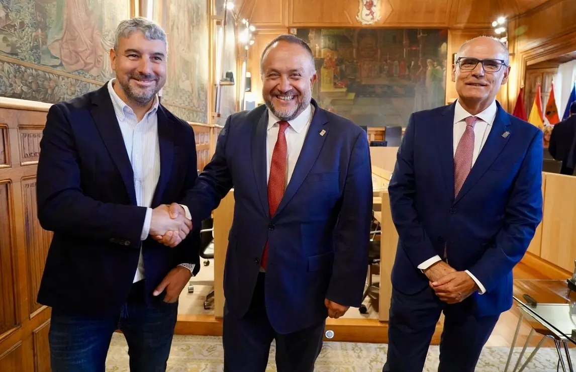 Pleno ordinario de la Diputación de León, en cuyo orden del día se encuentra la toma de posesión de dos nuevos diputados