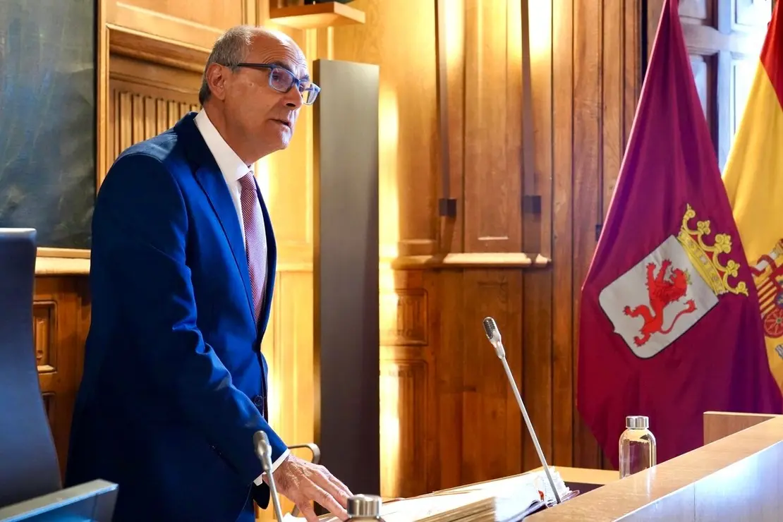 Pleno ordinario de la Diputación de León, en cuyo orden del día se encuentra la toma de posesión de dos nuevos diputados
