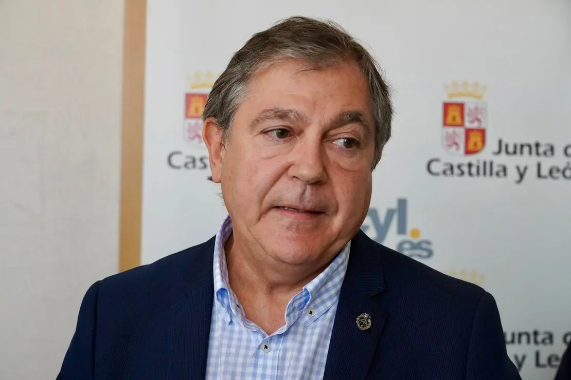 El director general de Carreteras e Infraestructuras, Jesús Puerta, presenta las obras de la carretera LE-213