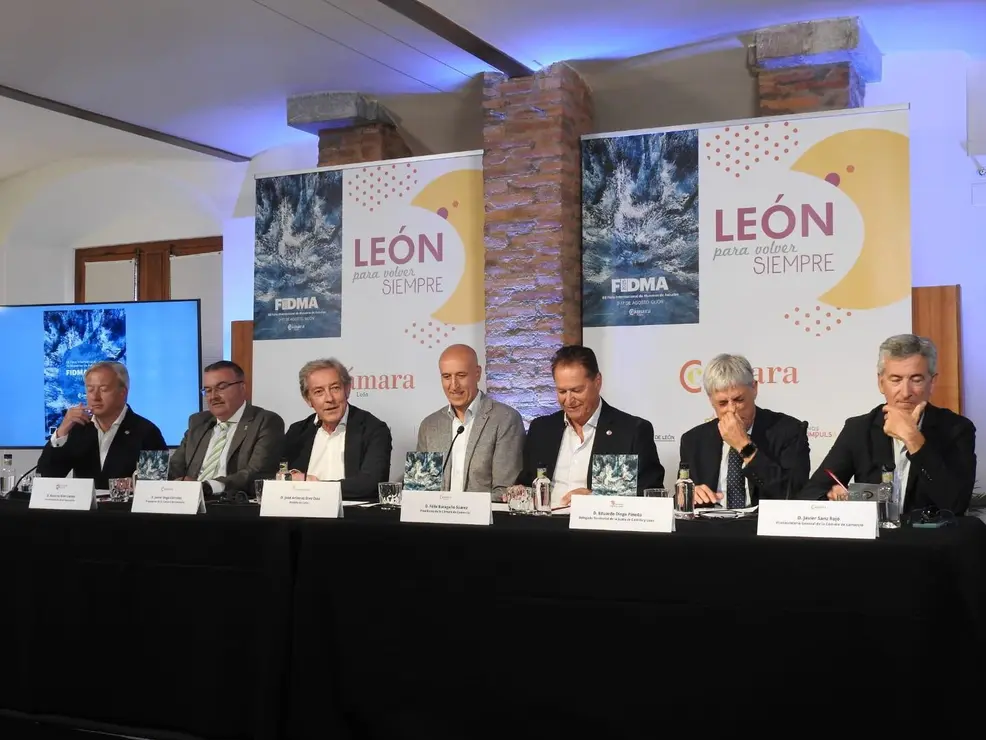 Acto de presentación de la 68 edición de la Feria Internacional de Muestras de Asturias, con la participación de los presidentes de las Cámaras de Comercio de León y Gijón, Javier Vega y Félix Bargaño; el alcalde de León, José Antonio Diez; el delegado territorial de la Junta, Eduardo Diego; el vicepresidente de la Diputación, Roberto Aller, y el director general de la Feria, Álvaro Alonso, entre otros.