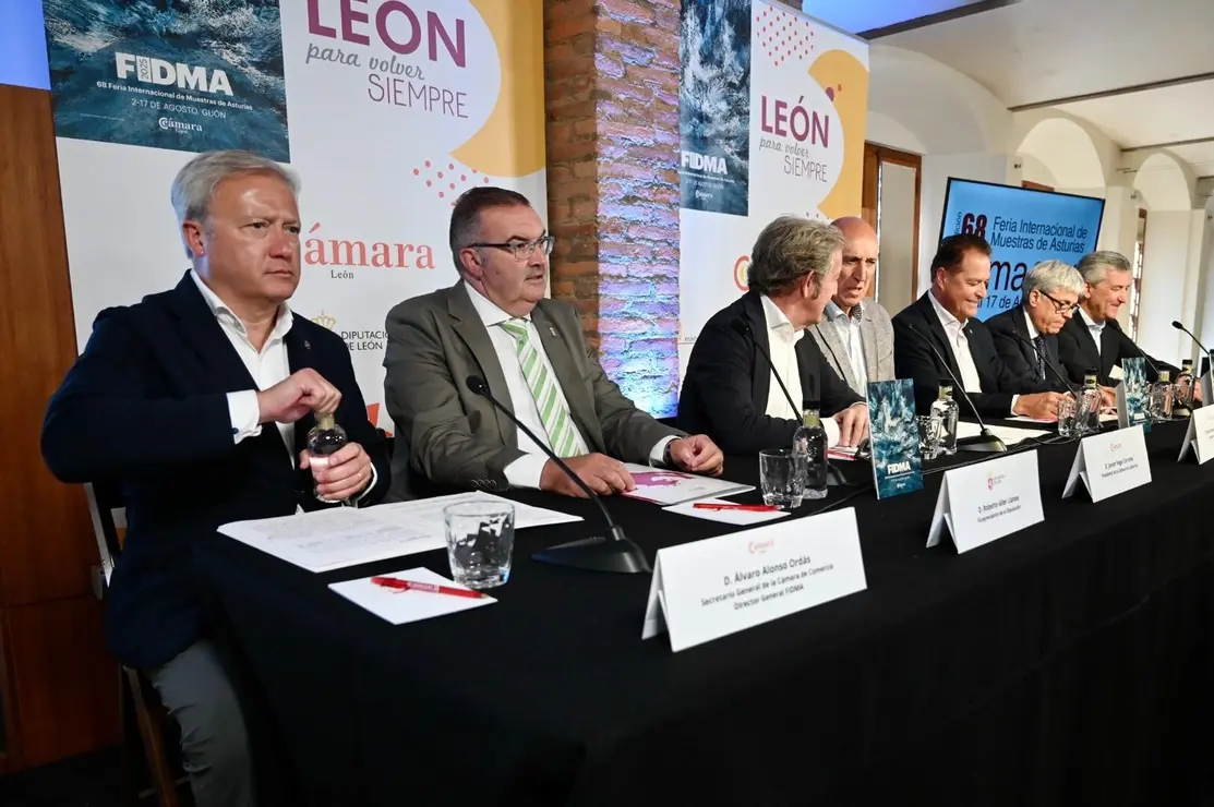 Acto de presentación de la 68 edición de la Feria Internacional de Muestras de Asturias, con la participación de los presidentes de las Cámaras de Comercio de León y Gijón, Javier Vega y Félix Bargaño; el alcalde de León, José Antonio Diez; el delegado territorial de la Junta, Eduardo Diego; el vicepresidente de la Diputación, Roberto Aller, y el director general de la Feria, Álvaro Alonso.